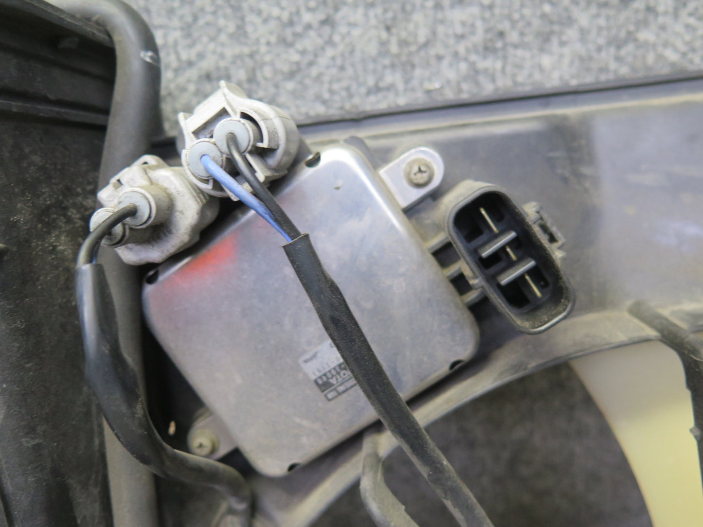 01-06 Lexus UCF30L LS430 Engine Radiator Cooling Motor Fan Shroud w Module OEM