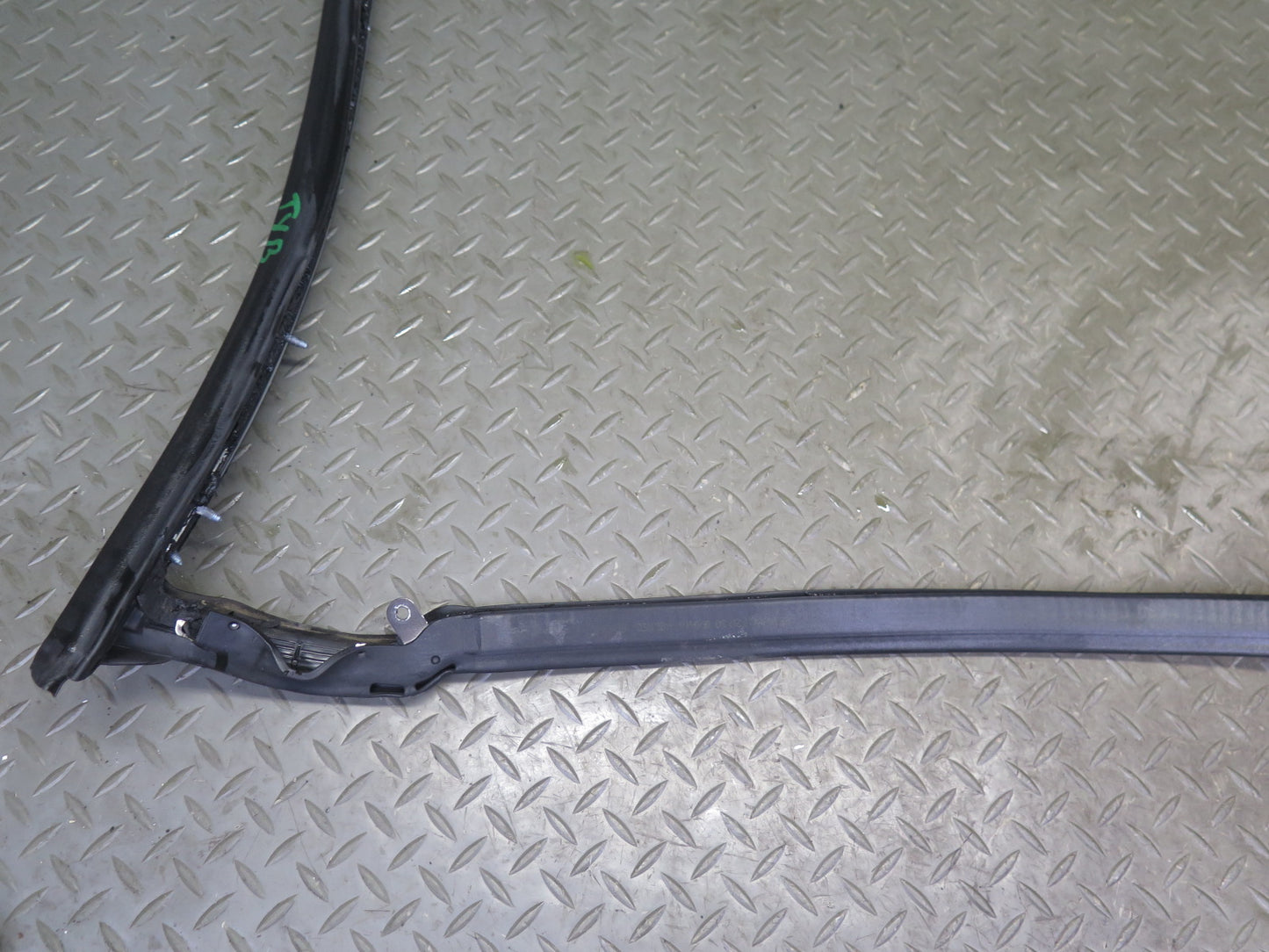 07-13 BMW E93 335i Convertible TOP Roof Center Weatherstrip Rubber Seal OEM