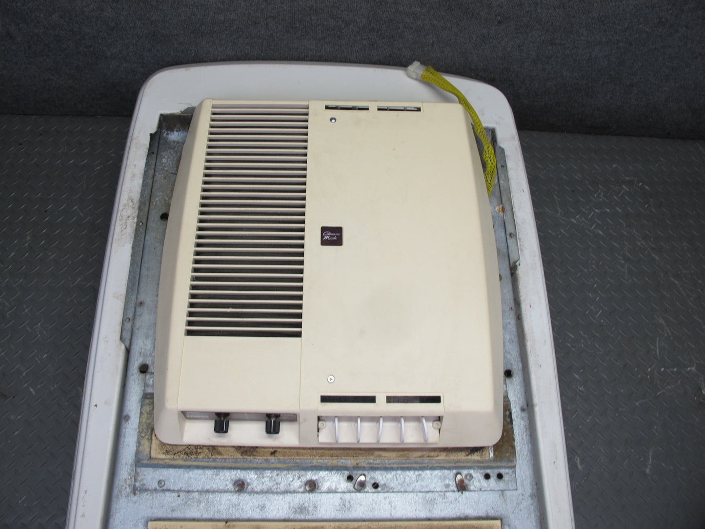 02-03 VW Eurovan T4 Winnebago Vista Coleman Mach Upper Roof Mount Air Condition