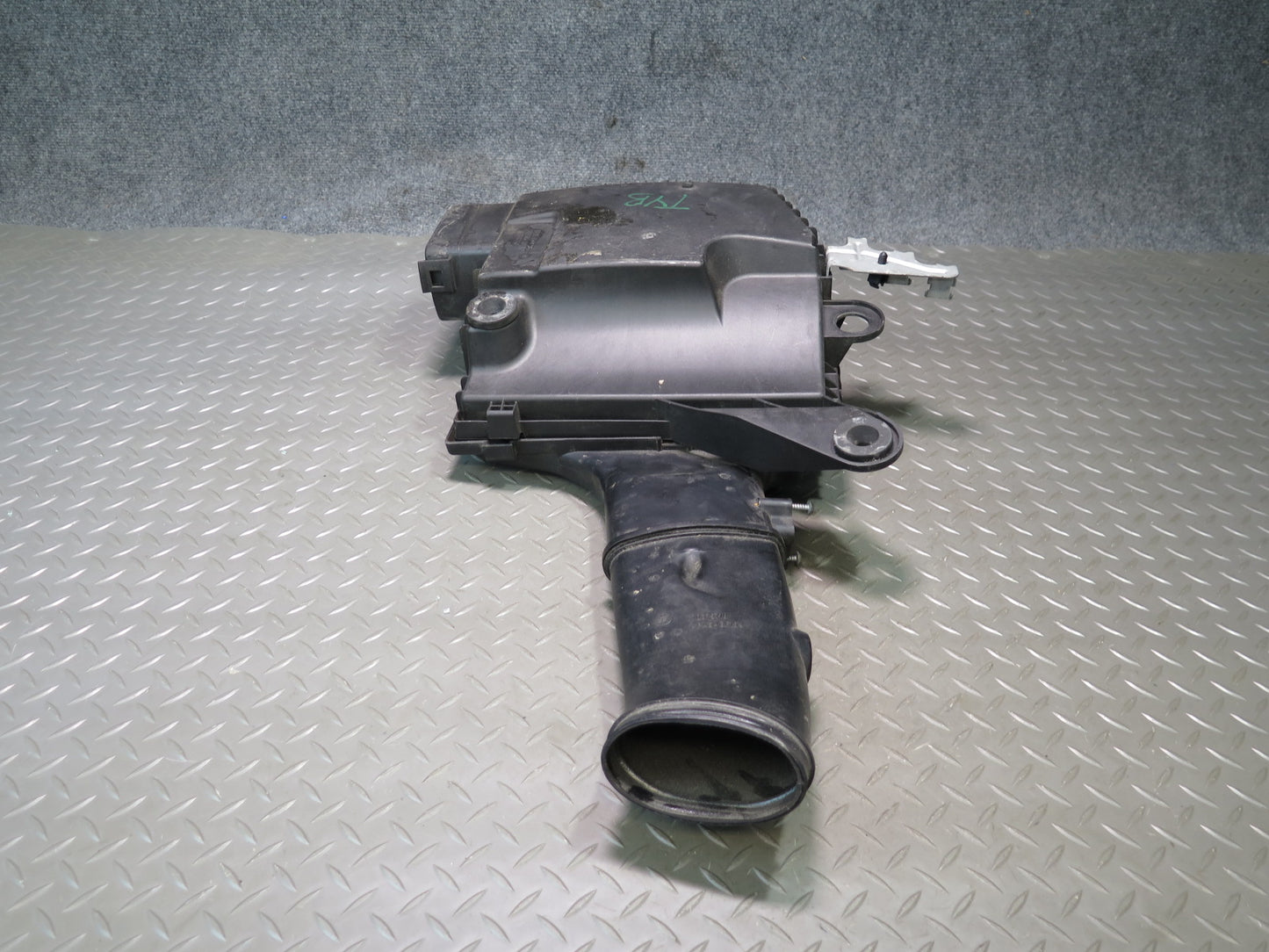 11-13 BMW E90 E92 E93 335i Air Intake Cleaner Filter Box w Duct 7599284 OEM