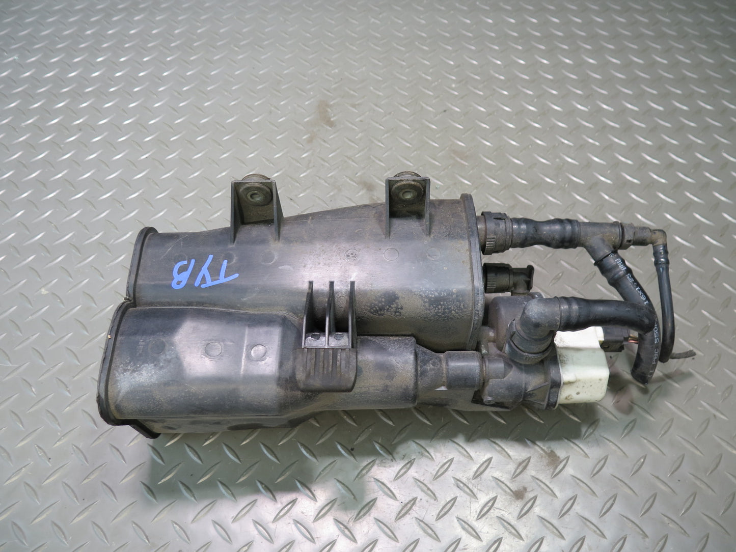 07-13 BMW E90 E92 E93 335i Fuel Evap Vapor Charcoal Canister 6765741 OEM