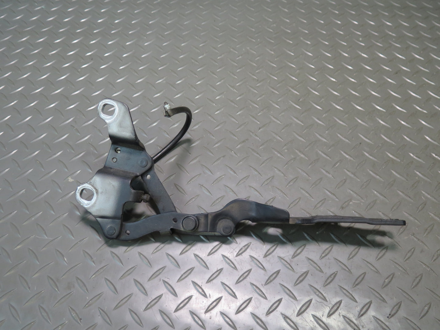 07-13 BMW E90 E92 E93 335i Set of 2 Rear Left & Right Trunk Hinge OEM