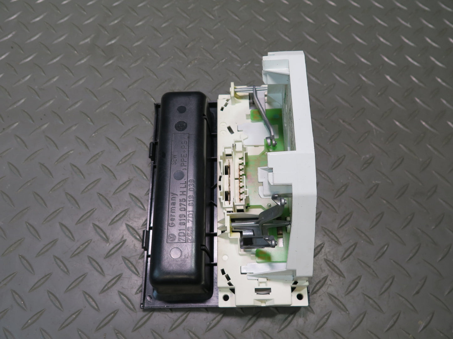 01-02 VW Eurovan T4 Manual A/C Heater Climate Control Switch Panel W/ Bezel OEM