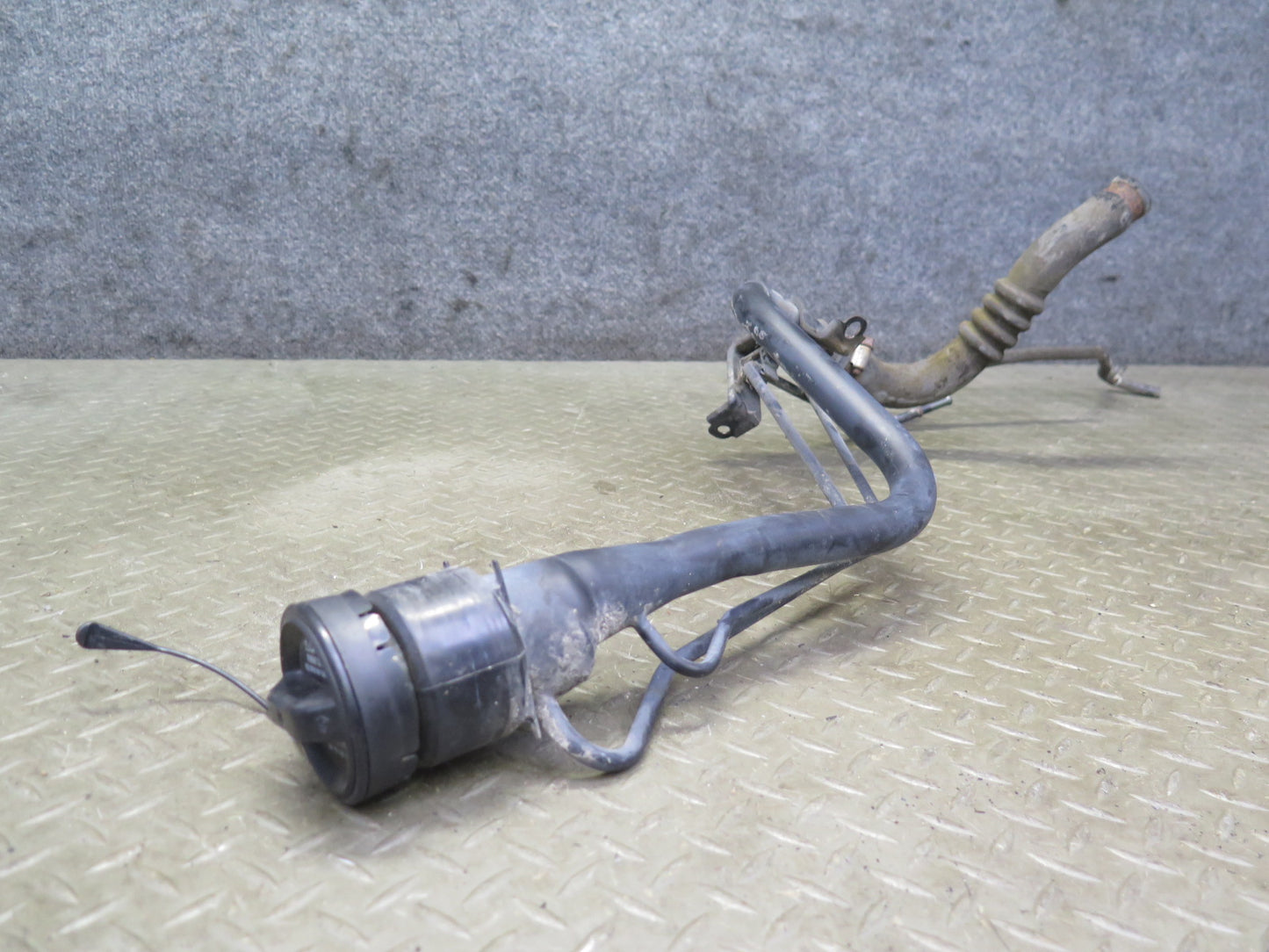 02-05 Lexus Z40 SC430 Fuel Gas Tank Filler Neck w Cap Assembly OEM