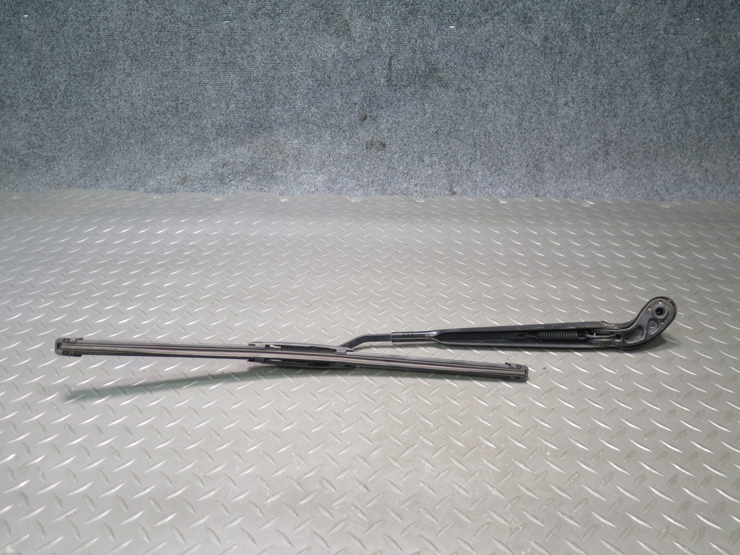 07-13 Mini Cooper R55 R56 R57 R58 R59 Set of 2 Front Left & Right Wiper Arm OEM