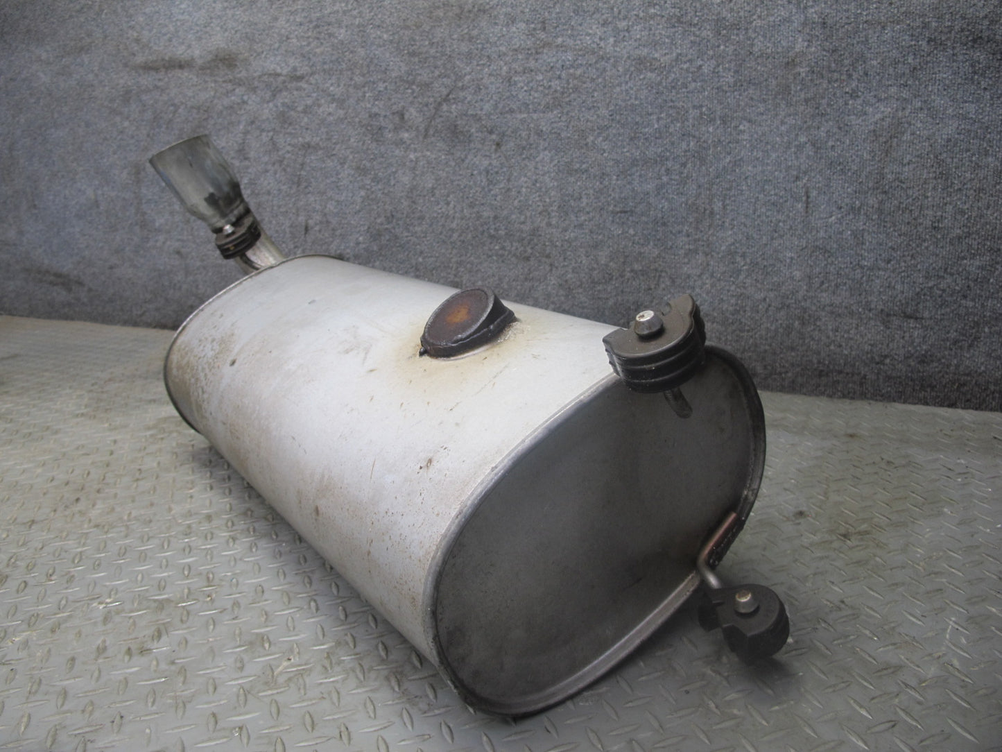 06-09 Pontiac Solstice 2.4L A/T Rear Exhaust Muffler w Tip 20K Miles OEM