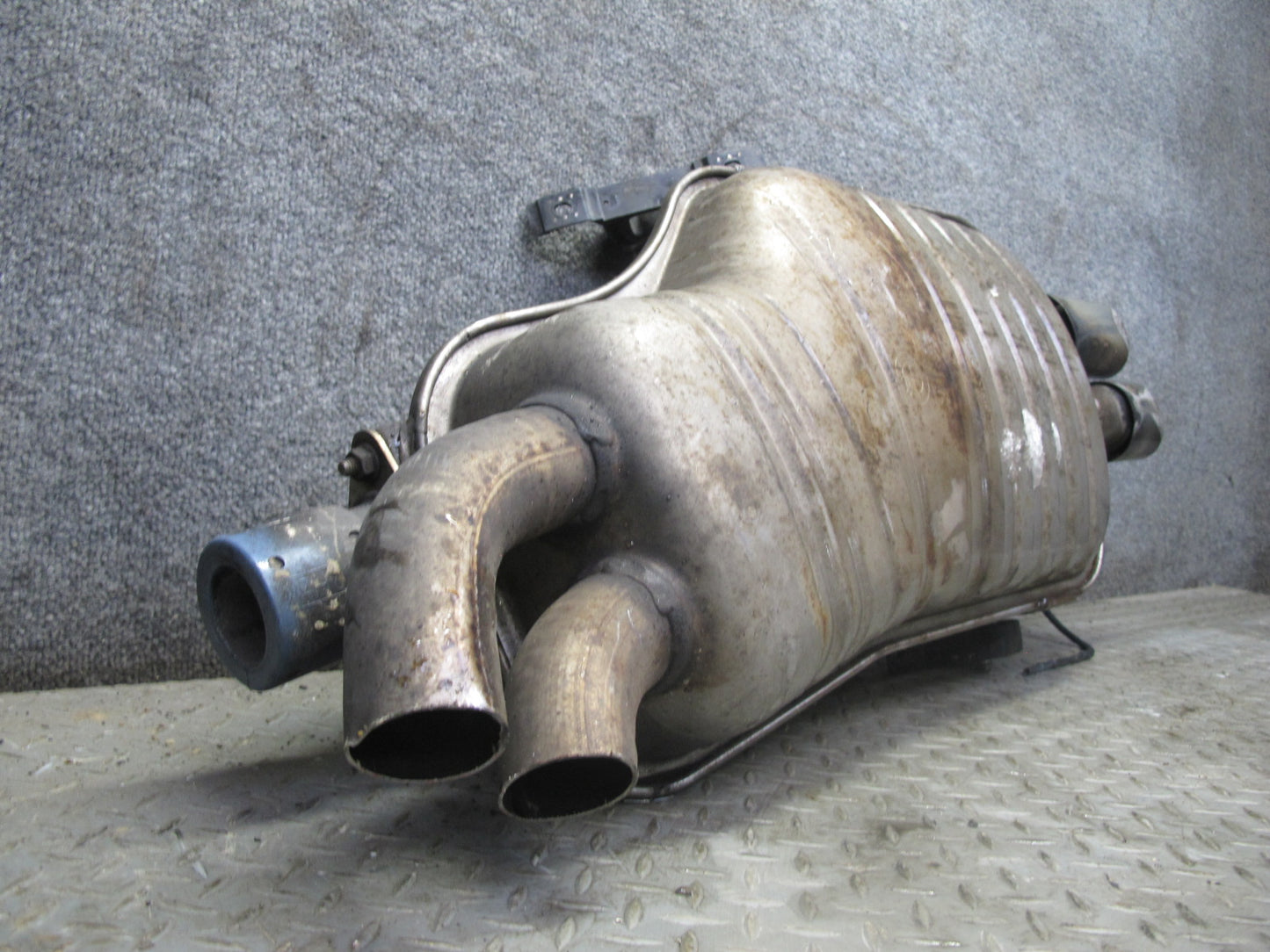 01-06 BMW E46 330ci Convertible Rear Exhaust Muffler 7502553 OEM