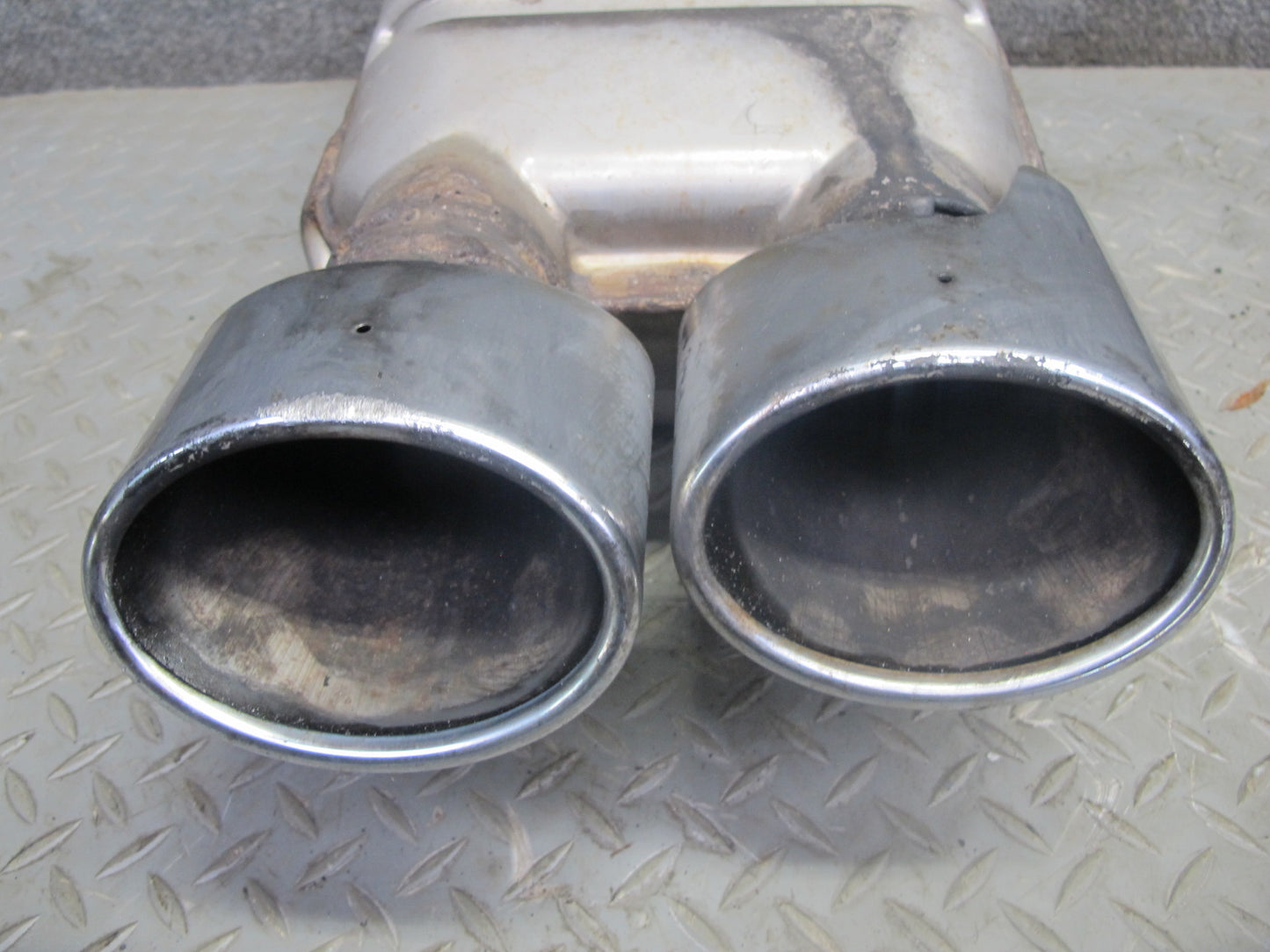 05-11 Mercedes R171 SLK55 AMG Rear Left Exhaust Muffler w Tips 1714910701 OEM