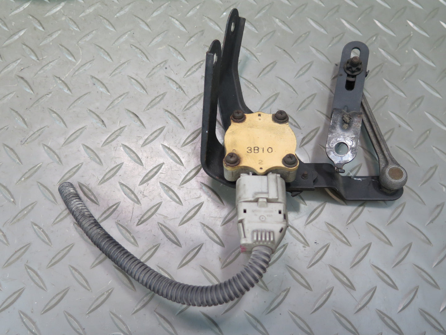 02-10 Lexus Z40 SC430 Rear Suspension Height Level Sensor OEM