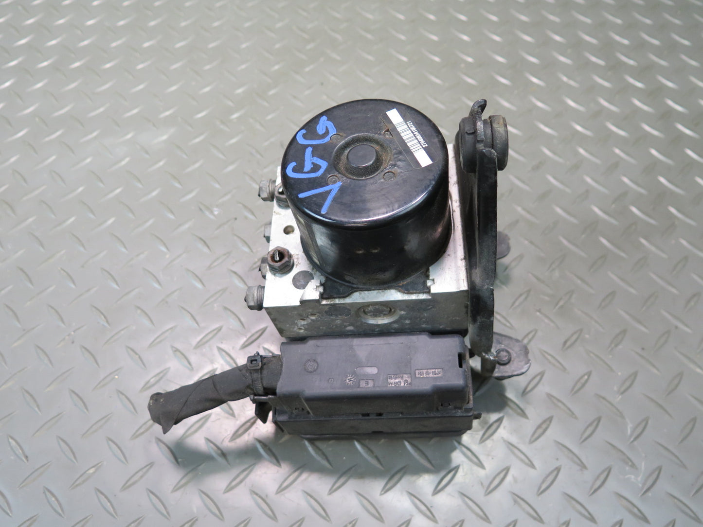 2012 VW Golf R MK6 Anti Lock Brake ABS Pump Module w Bracket 1K0614517DJ OEM