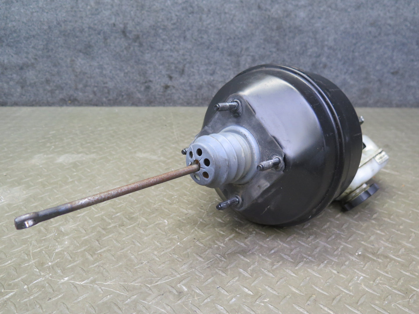 2004-2008 Cadillac XLR Power Brake Booster Master Cylinder Fluid Reservoir