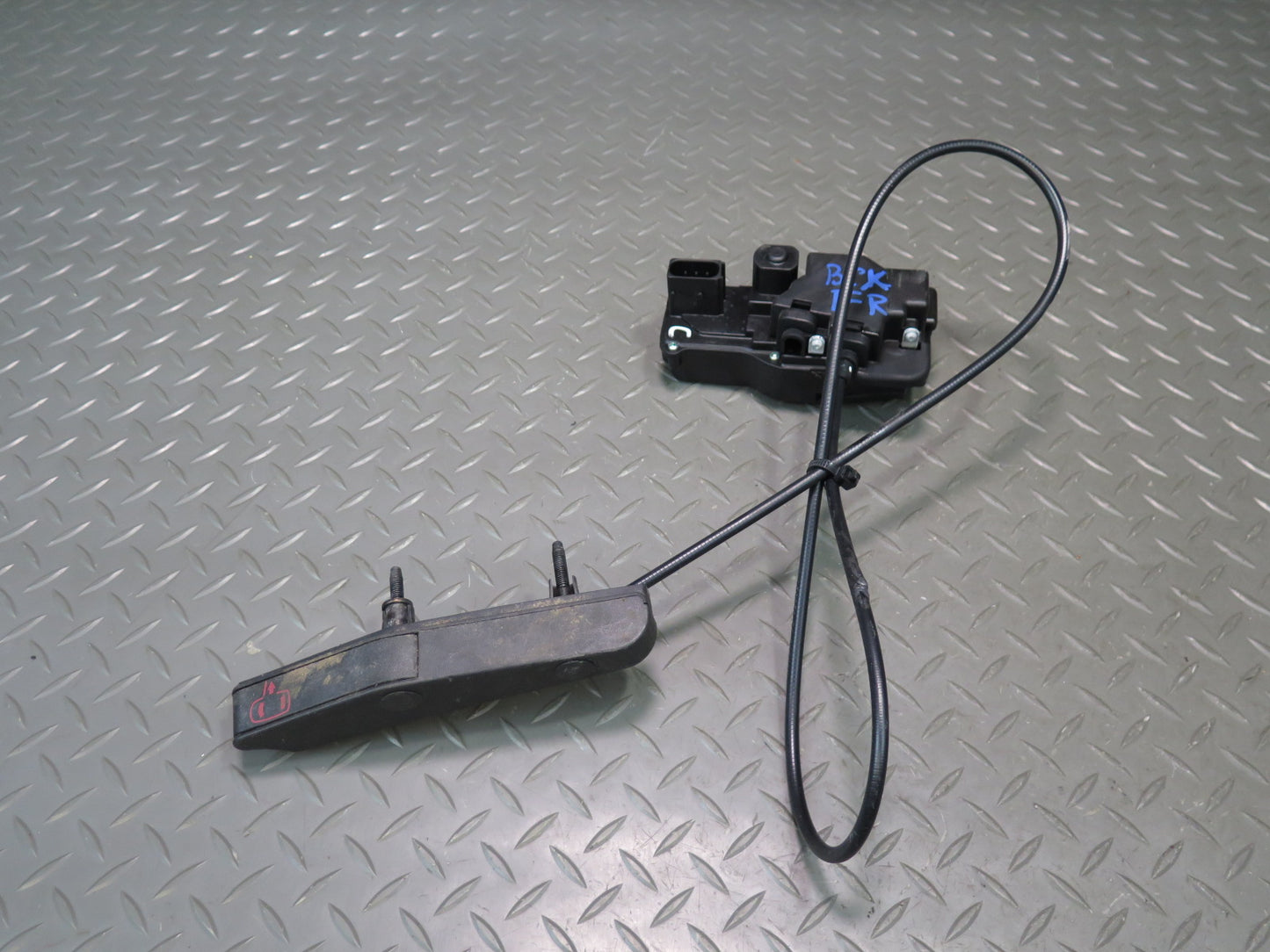 2004-2009 Cadillac XLR Right Passenger Side Door Lock Latch W/ Handle & Cable