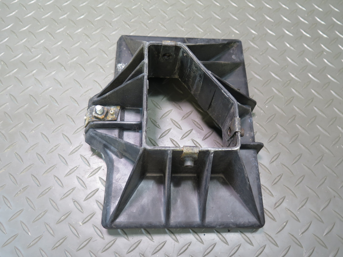 2004-2009 Cadillac XLR Battery Tray Holder Frame Bracket 10258430