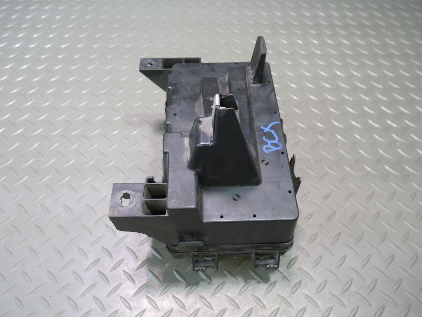 2004-2008 Cadillac XLR Under Hood Relay Fuse Box Unit Assembly