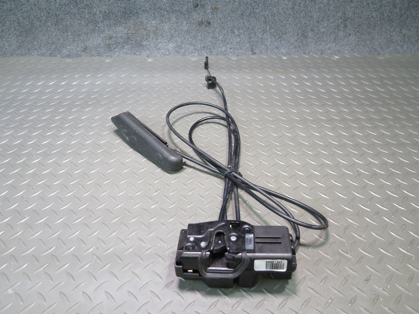 2004-2009 Cadillac XLR Left Driver Side Door Lock Latch W/ Handle & Cable