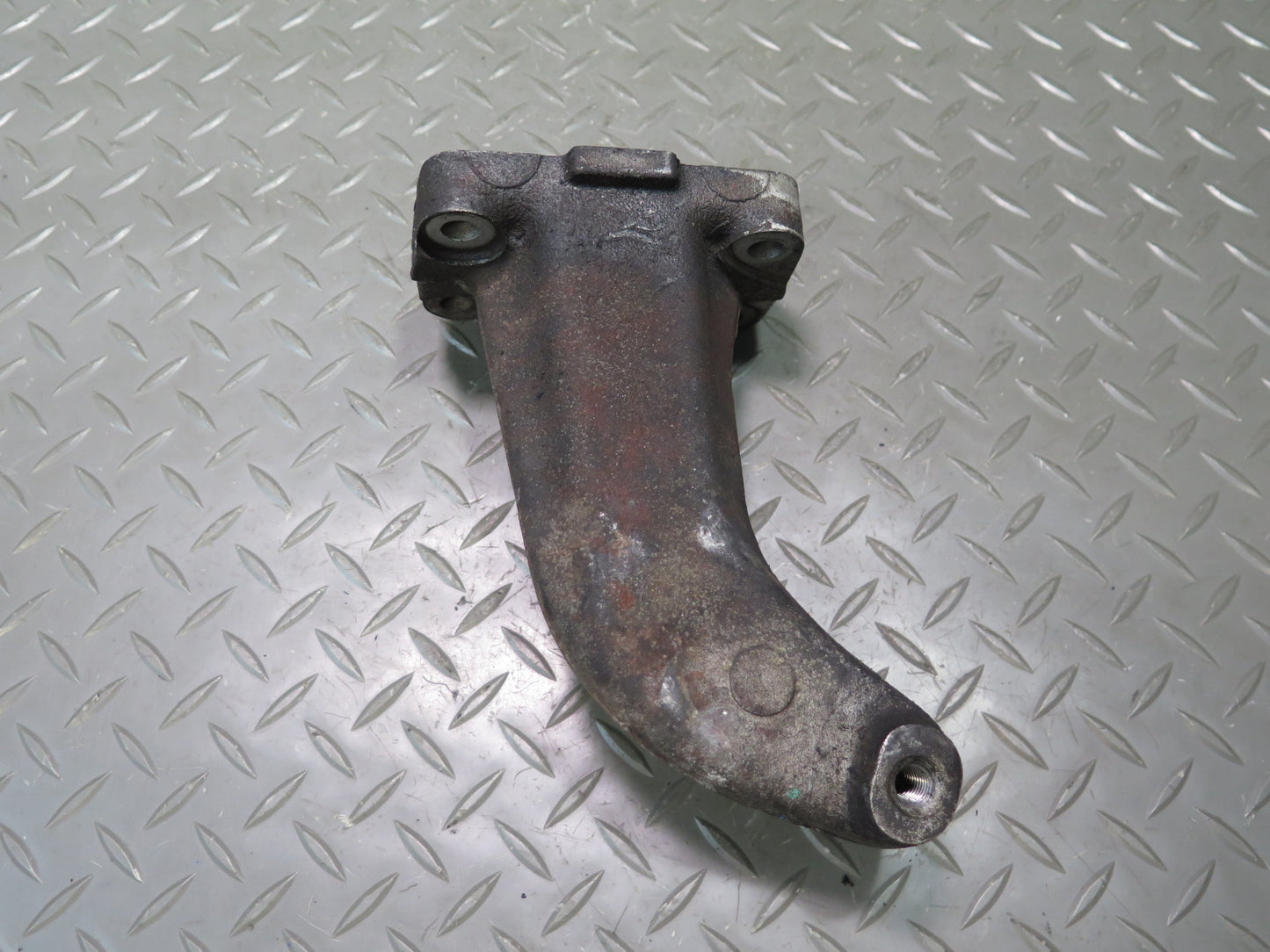 81-83 Mercedes W123 240D OM616 Diesel Engine Right Mount Bracket Support OEM