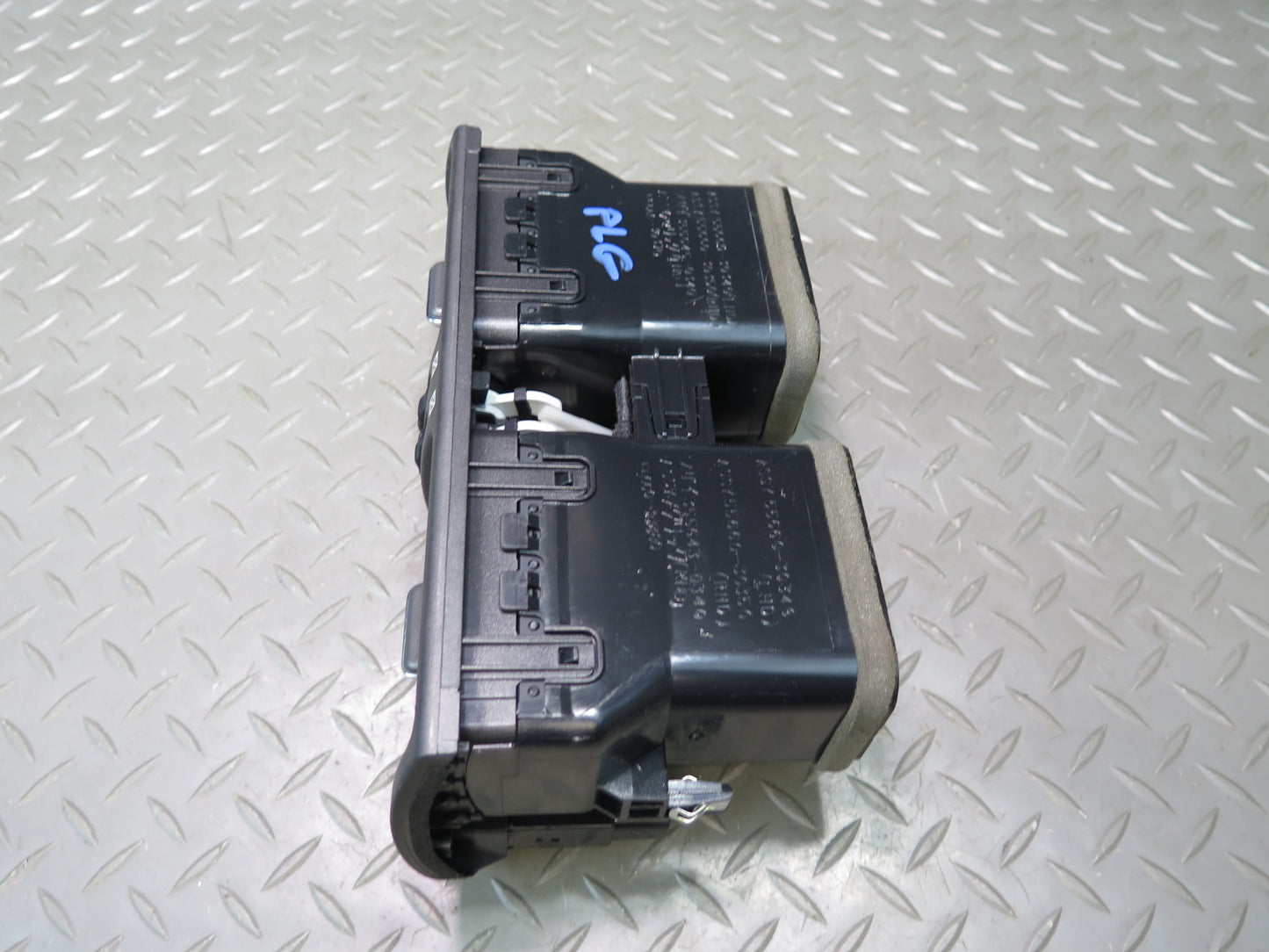 98-05 Lexus UZS161L GS300 GS400 GS430 Dash Front Center Air Vent w Clock OEM