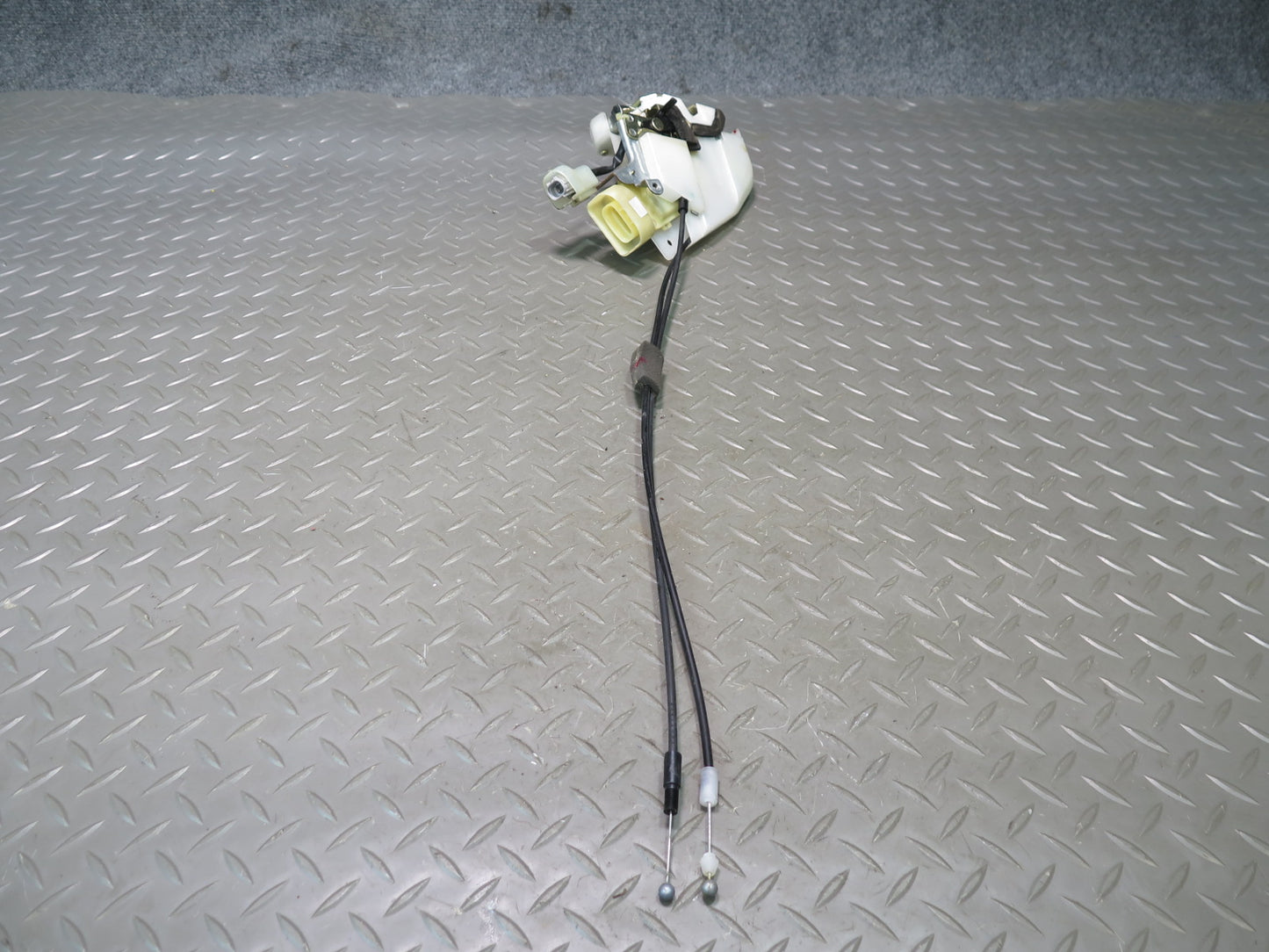 98-05 Lexus GS300 GS400 GS430 UZS161L Rear Right Door Lock Latch Actuator OEM