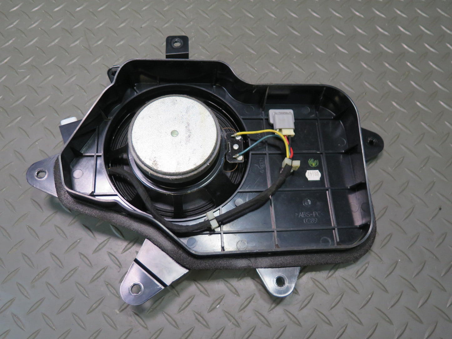 01-05 Lexus UZS161L GS300 GS430 Set of 2 Mark Levinson Front Door Speaker OEM