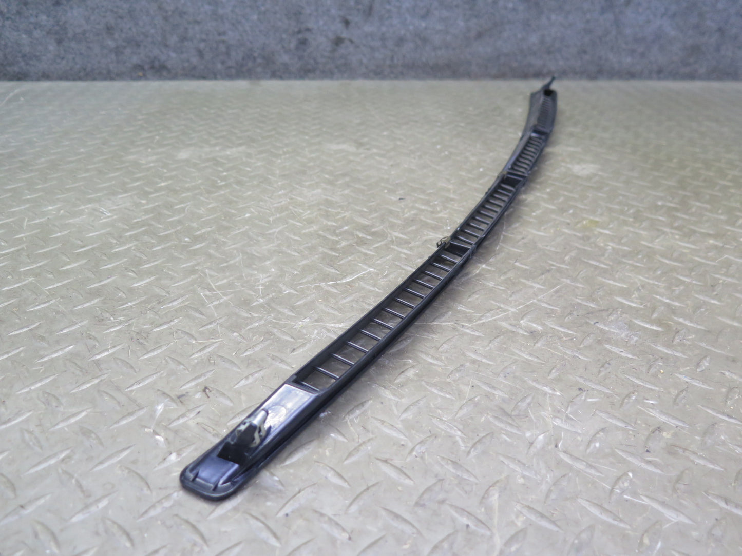 98-05 Lexus UZS161L GS300 GS400 GS430 Dash Upper Defrost Air Vent Grille OEM