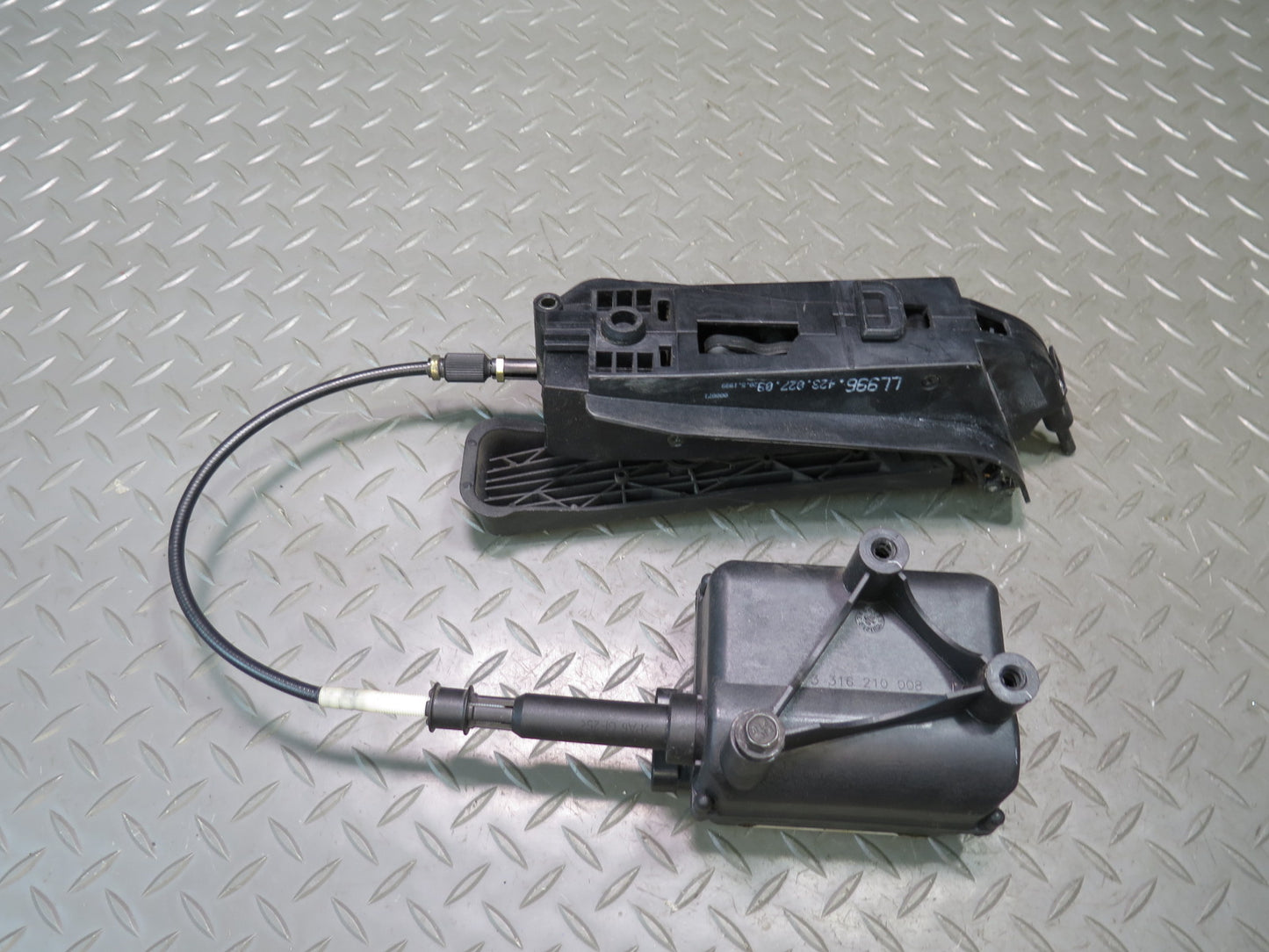 1999-2004 Porsche 911 996 A/T Gas Acceleration Pedal w Cruise Control Module