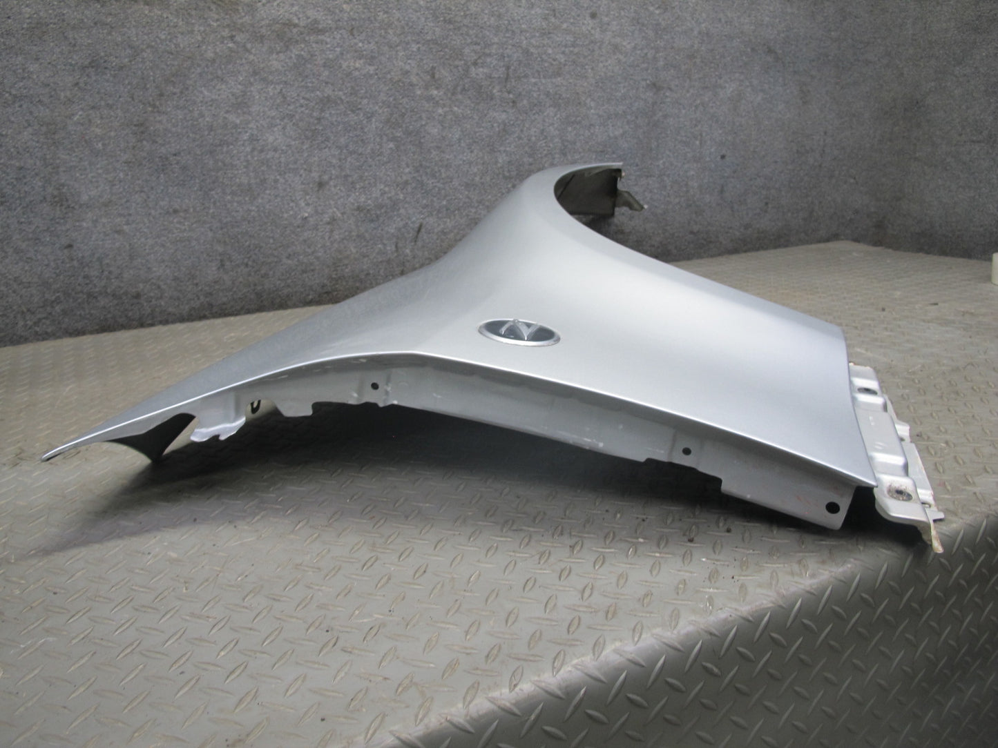 06-07 Nissan Z33 350Z Convert Front Right Fender Shell Cover Panel Silver OEM