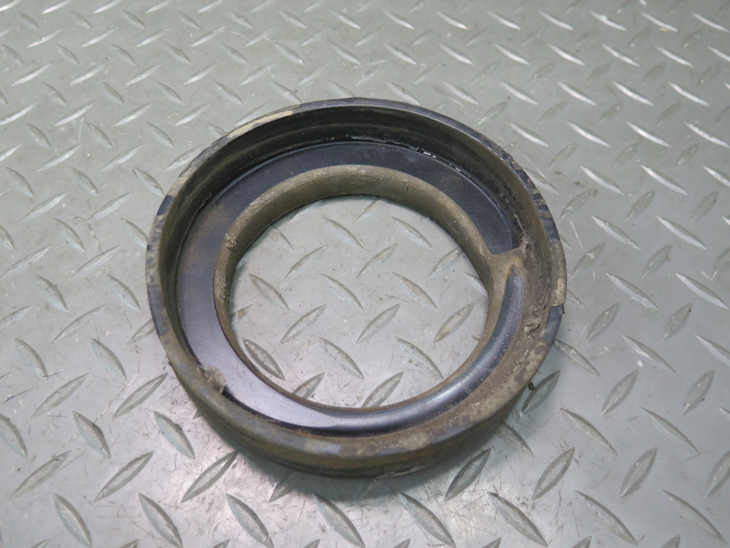 75-76 Mercedes W115 300D Rear Left & Right Coil Spring Rubber Buffer Pad Set OEM