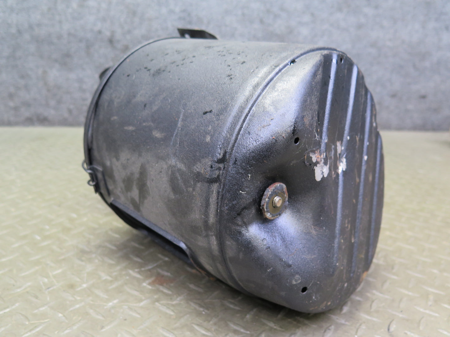 75-76 Mercedes W115 300SD Engine Air Box Filter Intake Cleaner Housing OEM