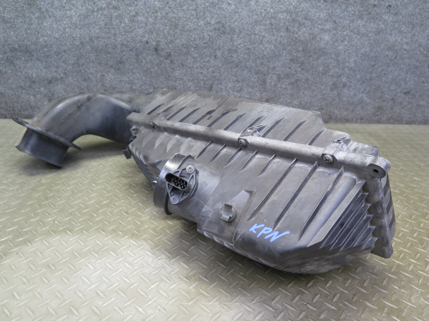 1999-2004 Porsche 911 996 3.4L Air Intake Cleaner Filter Box w MAF Sensor