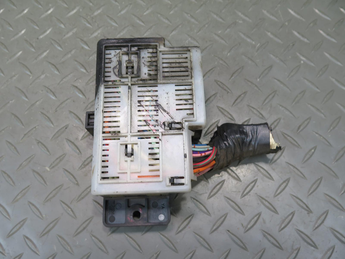 84-86 Nissan Z31 300ZX Junction Fuse Relay Box Module OEM