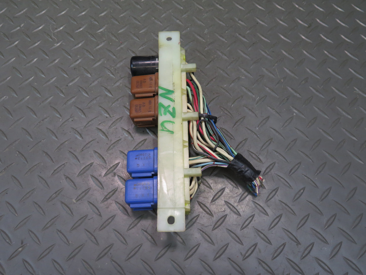 84-89 Nissan Z31 300ZX Interior Fuse Relay Box Module OEM