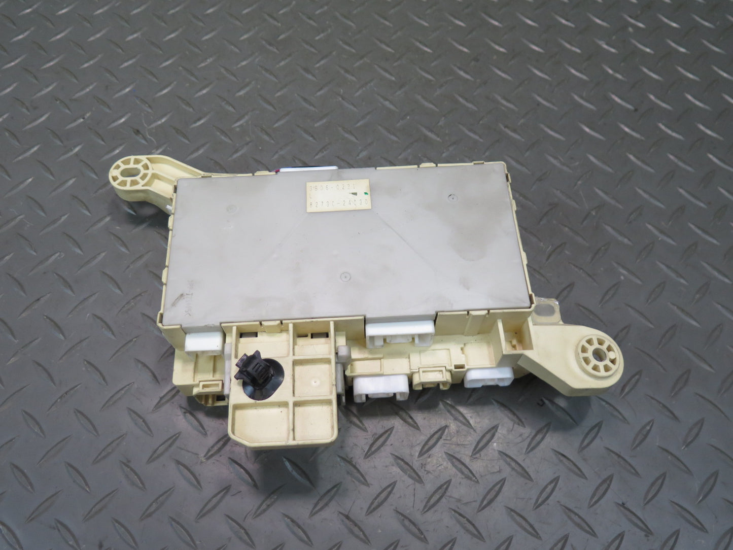 02-05 Lexus Z40 SC430 Front Right Dashboard Fuse Box Module OEM