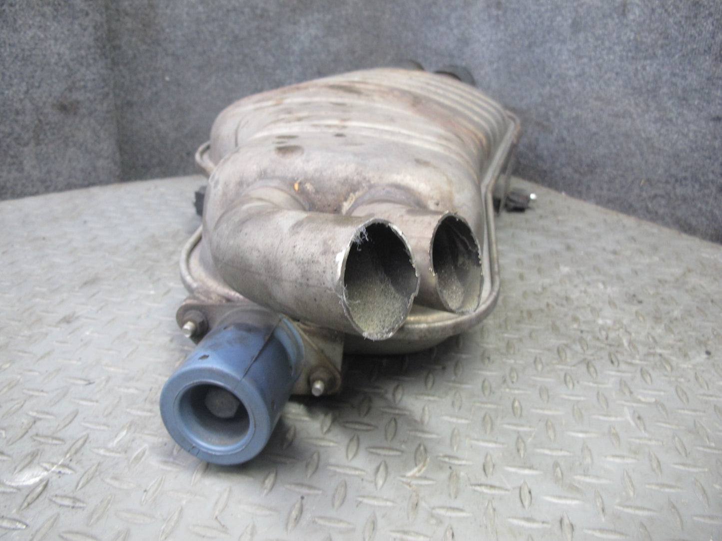 01-06 BMW E46 330ci Convertible Rear Exhaust Muffler 7502553 OEM