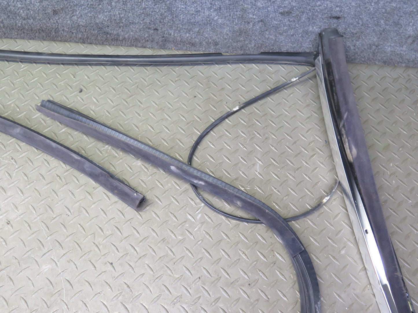 01-06 BMW E46 330ci Convertible Windshield Door Weatherstrip Rubber Seal OEM