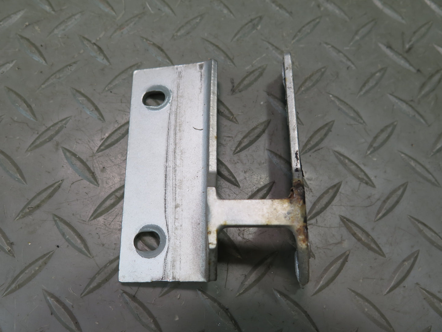 78-89 BMW E24 633CSI 635CSI Front Left & Right Hood Bonnet Catch Bracket Set OEM