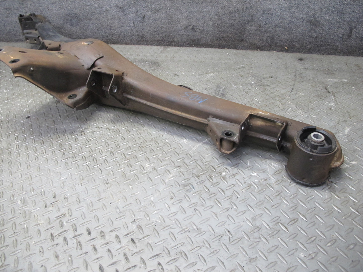 83-87 BMW E24 633CSI 635CSI Rear Differential Crossmember Subframe Bracket OEM