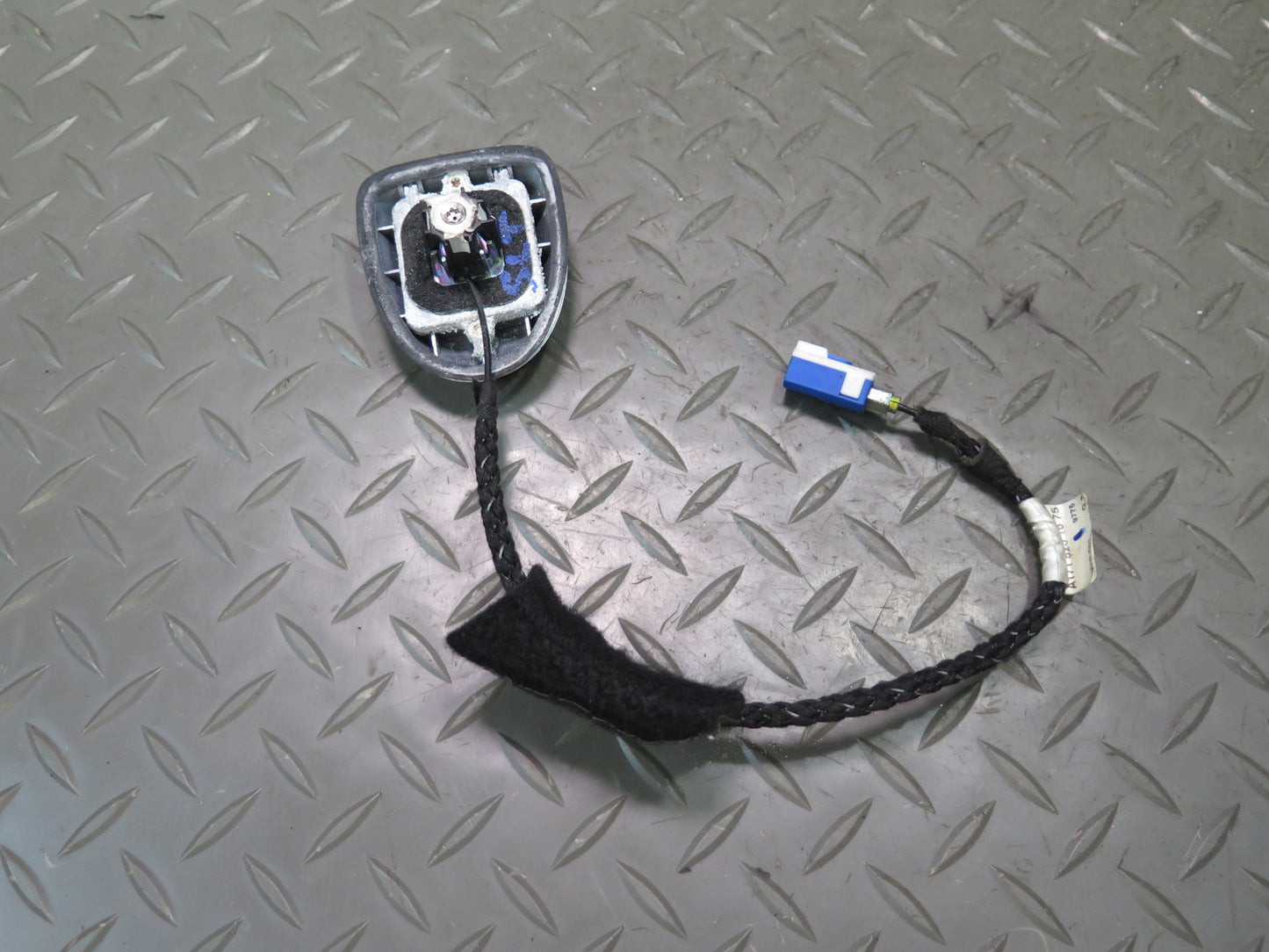 03-12 Mercedes R230 Sl-class Rear Trunk Lid Navigation GPS Antenna Silver OEM