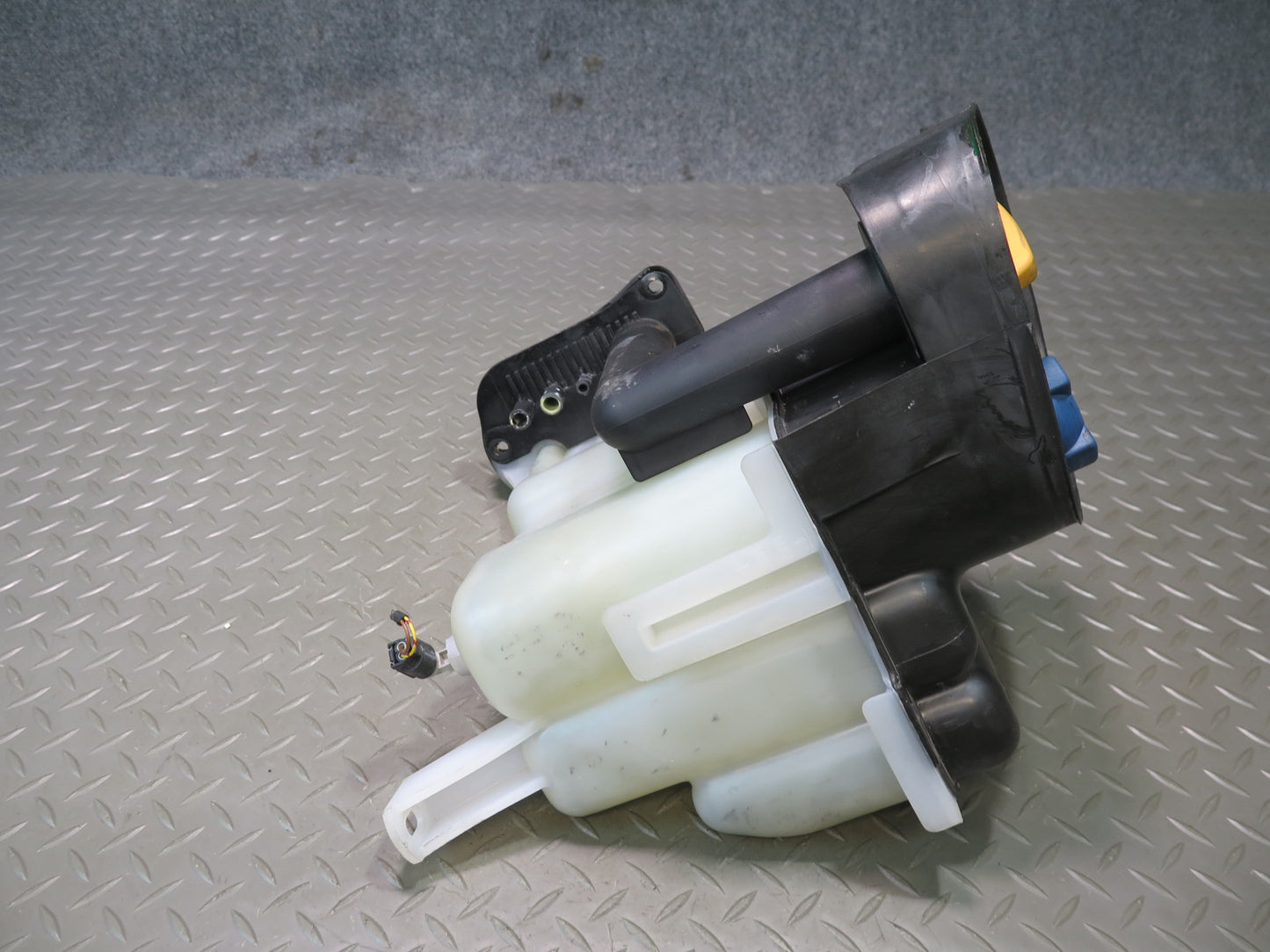 2000-2004 Porsche Boxster 986 Radiator Overflow Expansion Fluid Tank Reservoir