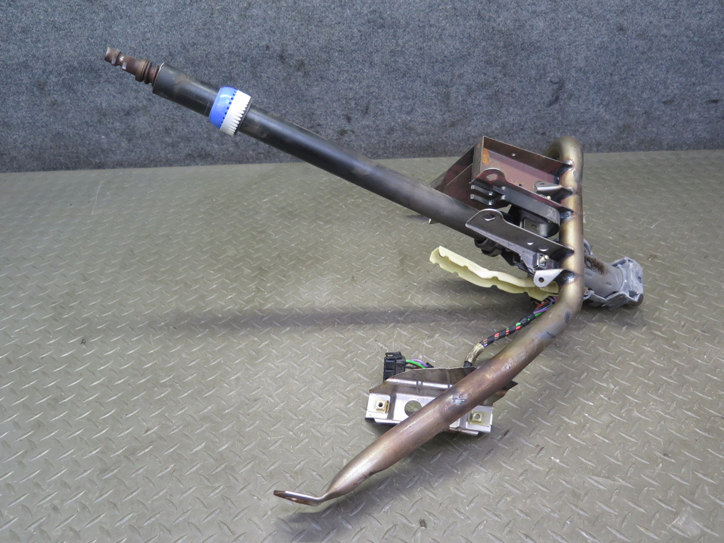 95-99 BMW E36 318ti Steering Column Assembly w Bracket OEM