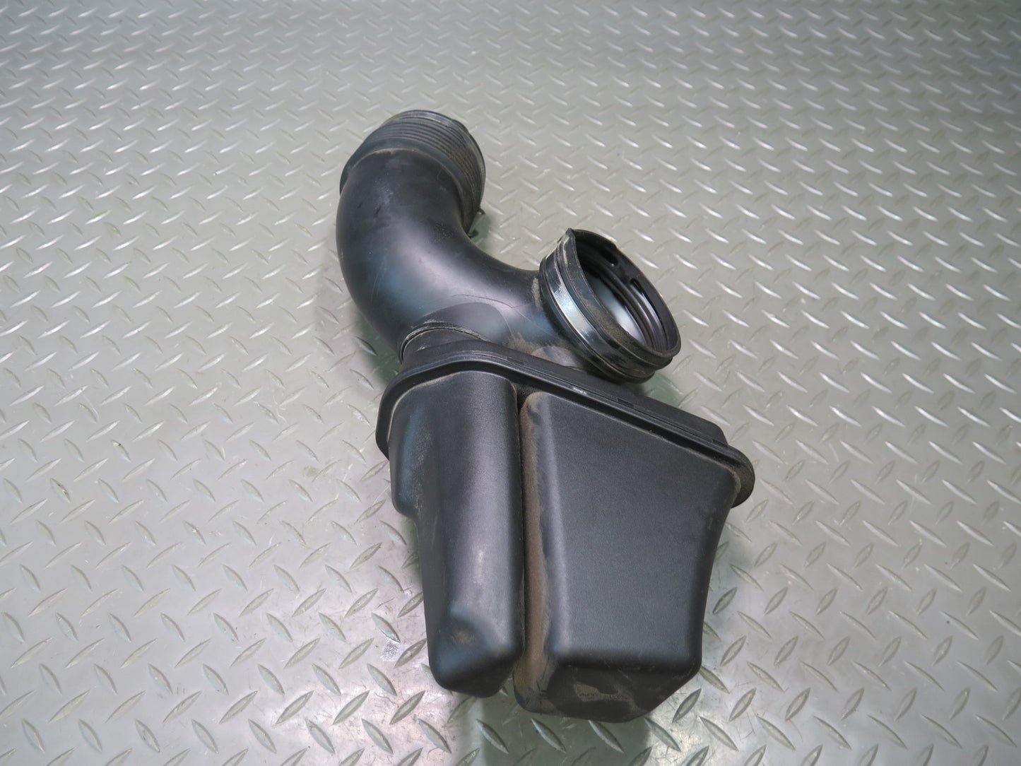 06-08 BMW E85 Z4 N52 Air Intake Cleaner Resonator Duct Hose Line 7546115 OEM