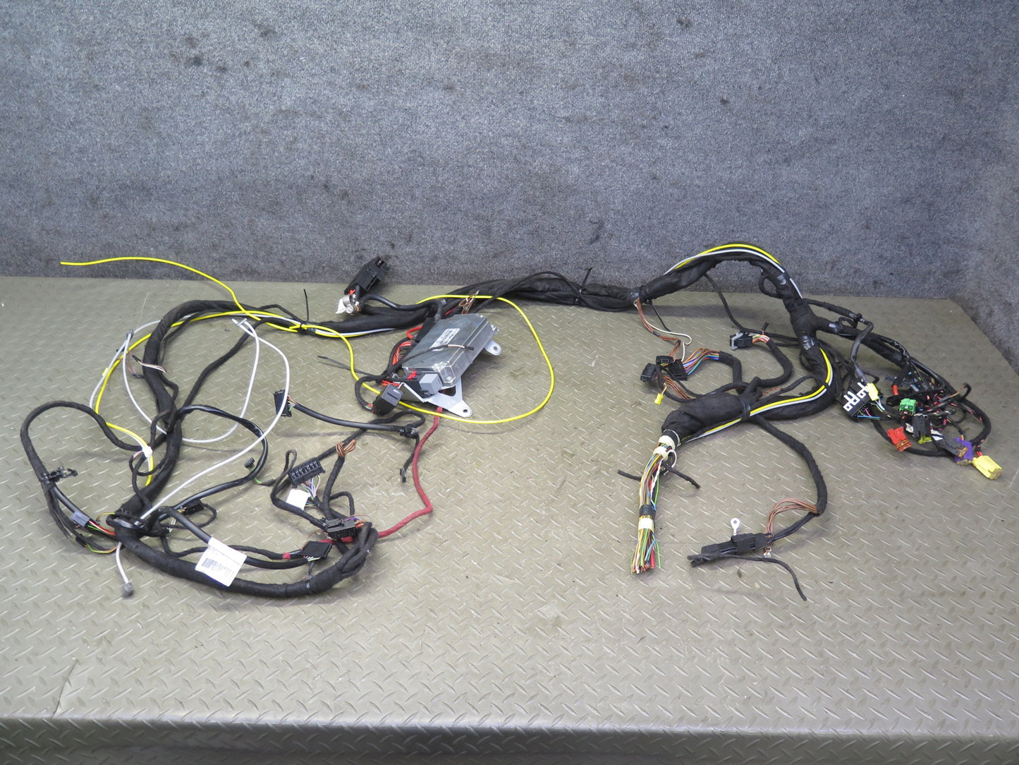 03-08 Mercedes R230 SL55 AMG Battery Stabilization Load Module w Wiring OEM