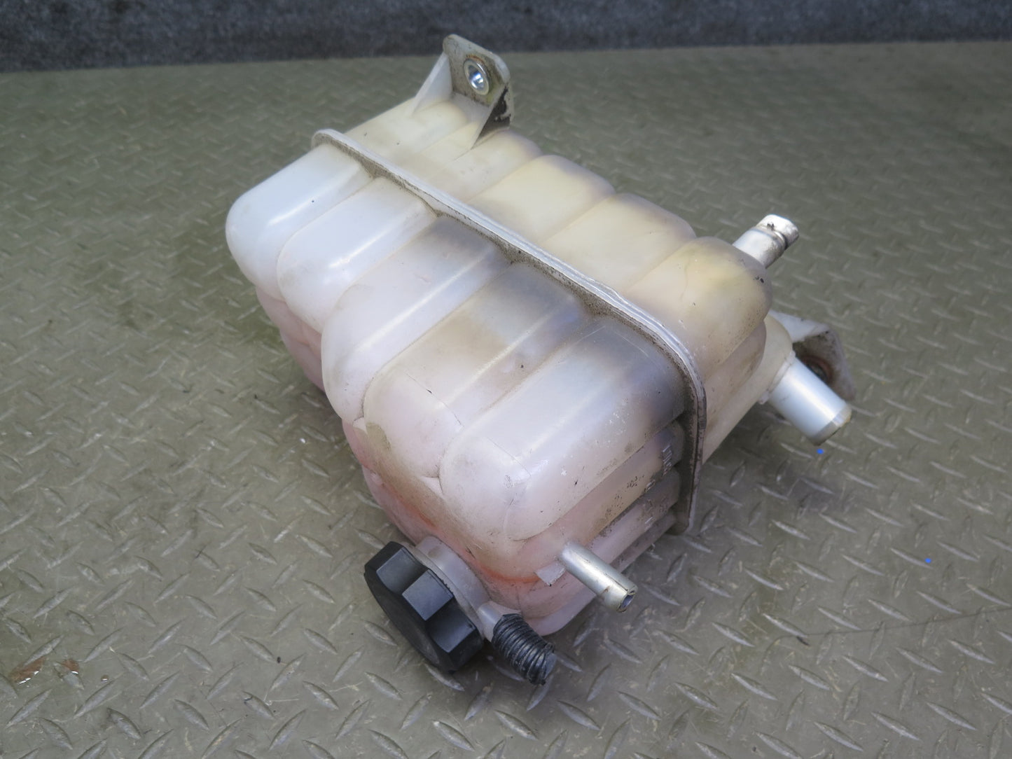 2003-2007 Hummer H2 Engine Coolant Expansion Overflow Reservoir Tank