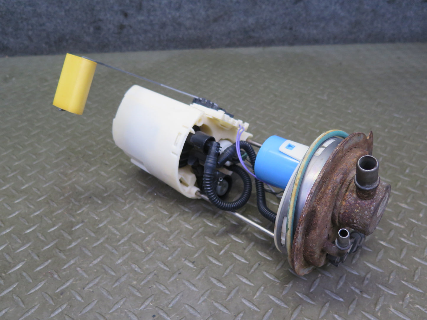 2005-2007 Hummer H2 Fuel Pump Level Sensor Sending Unit Assembly