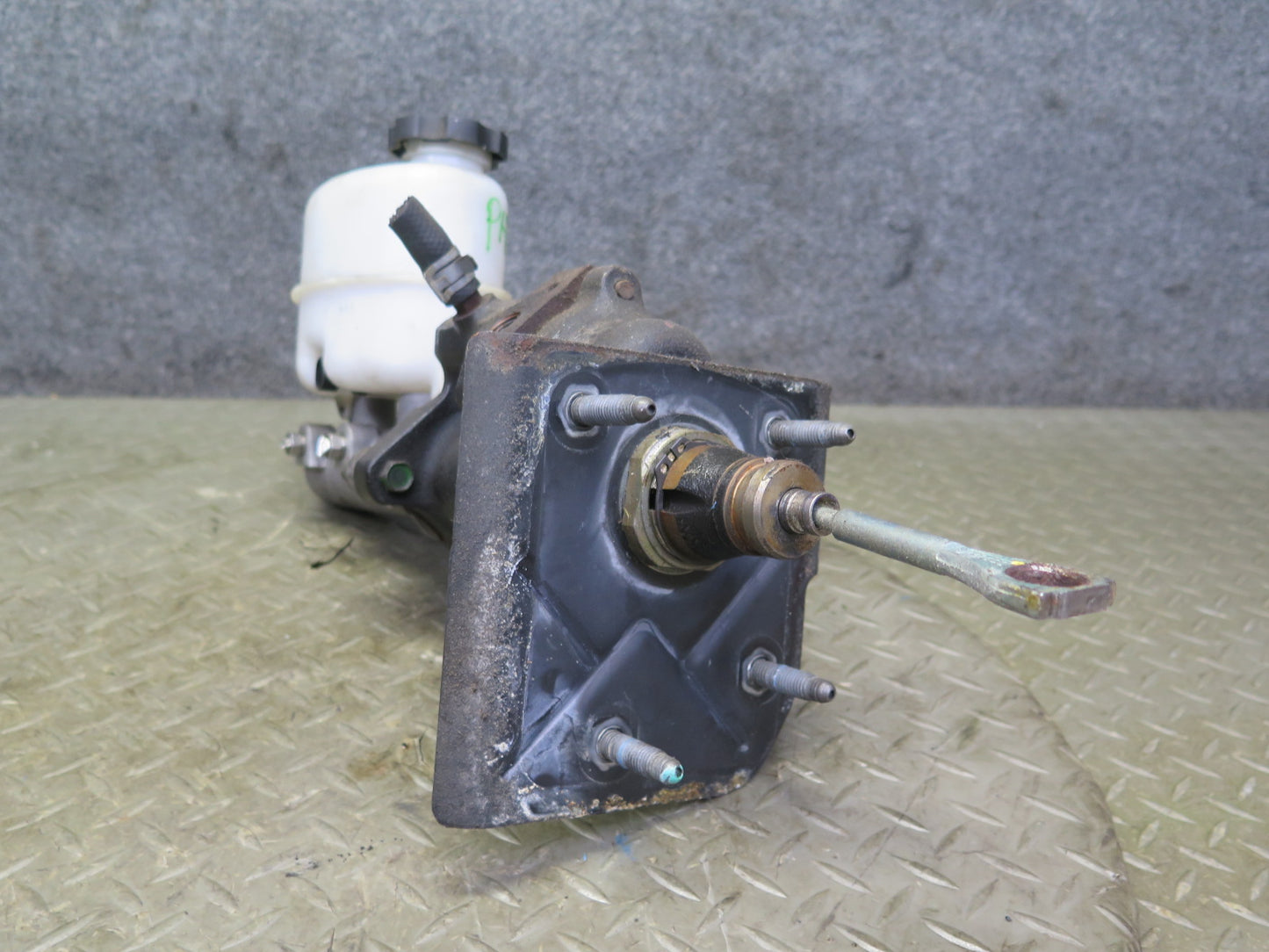 2003-2007 Hummer H2 Brake Master Cylinder Booster Fluid Reservoir Assembly