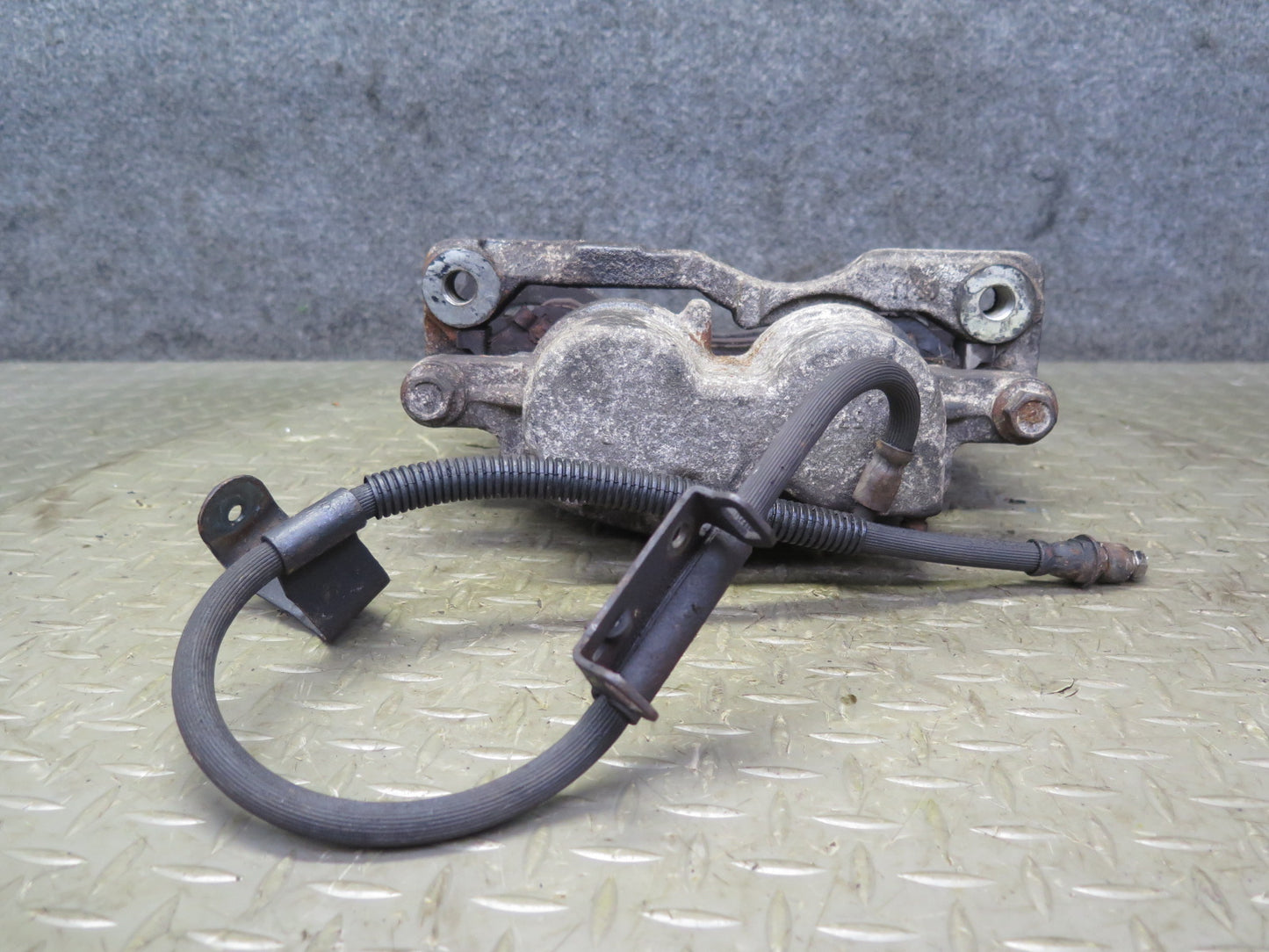 2003-2009 Hummer H2 AWD Front Left & Right Side Brake Caliper Set of 2