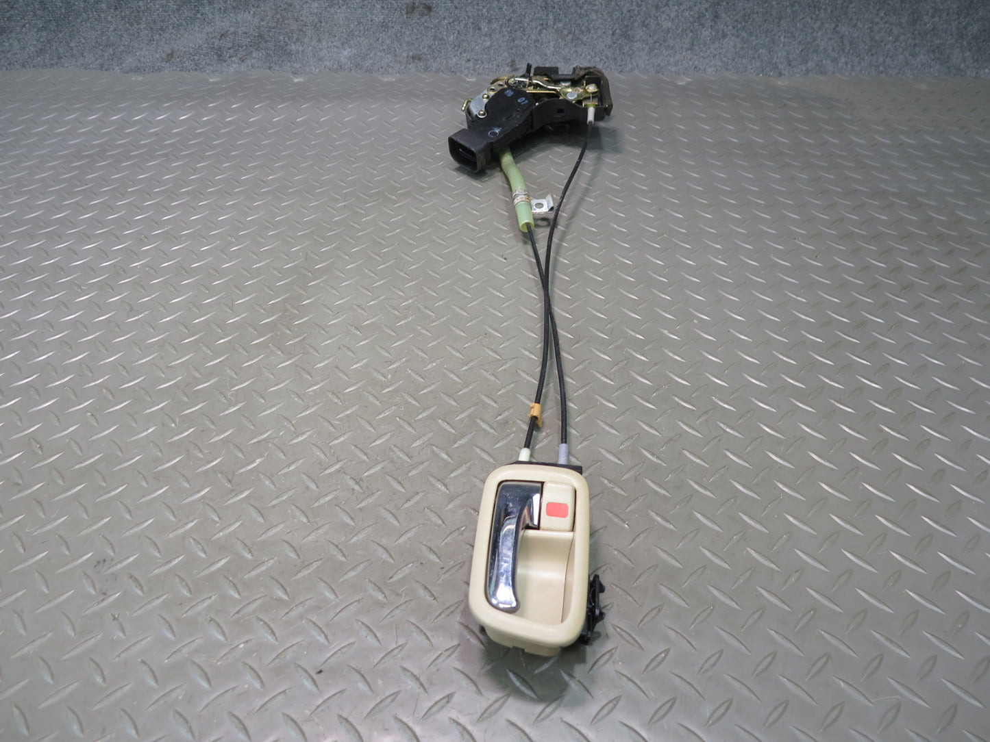 2003-2007 Lexus UZJ100L LX470 Rear Left Door Lock Latch Actuator w Handle