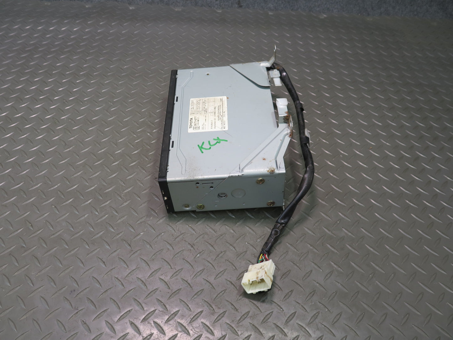 2003 Lexus UZJ100L LX470 CD Changer Player 86270-60111