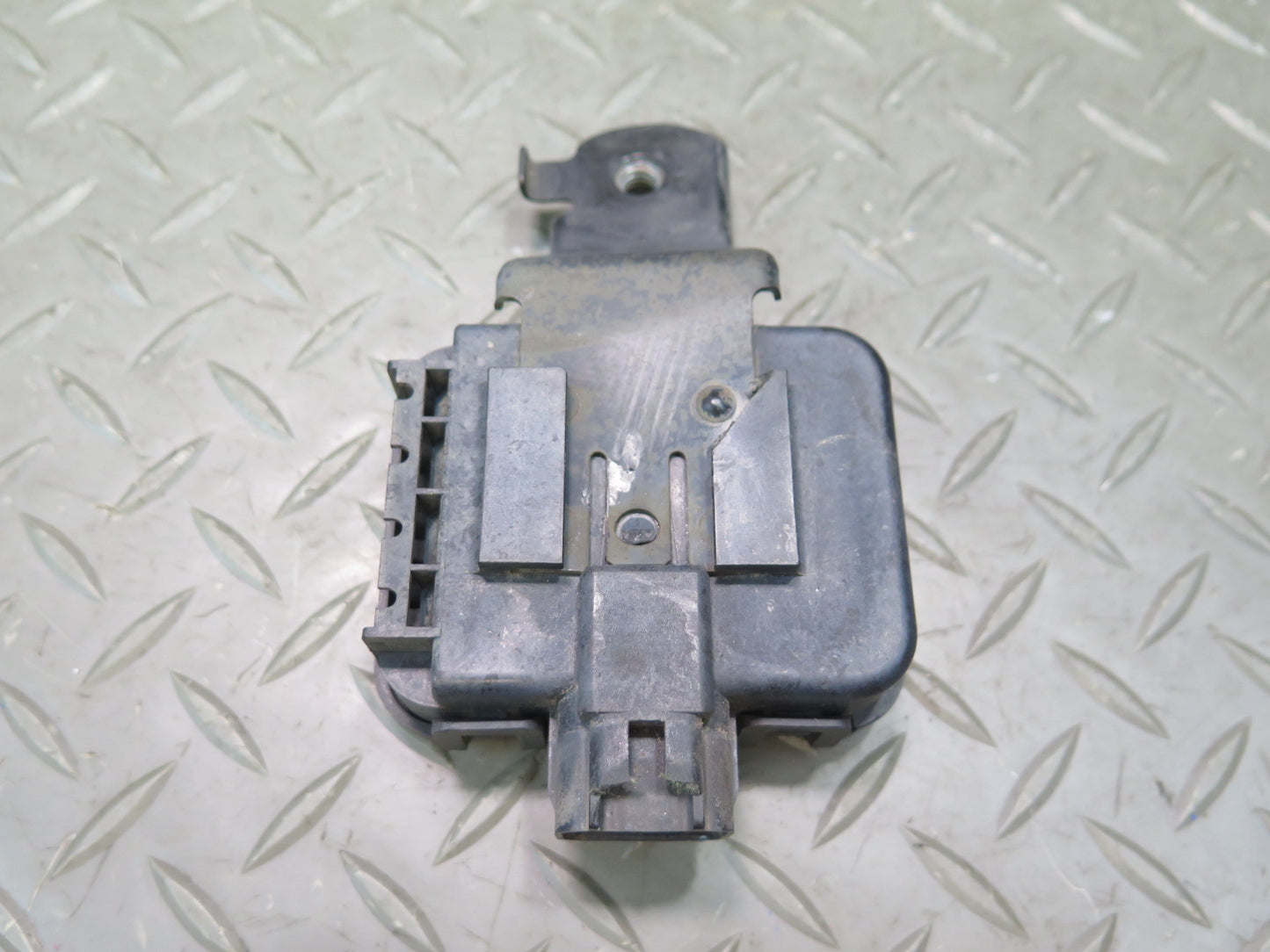 2003-2007 Lexus UZJ100L LX470 Smoke Sensor 88898-60030