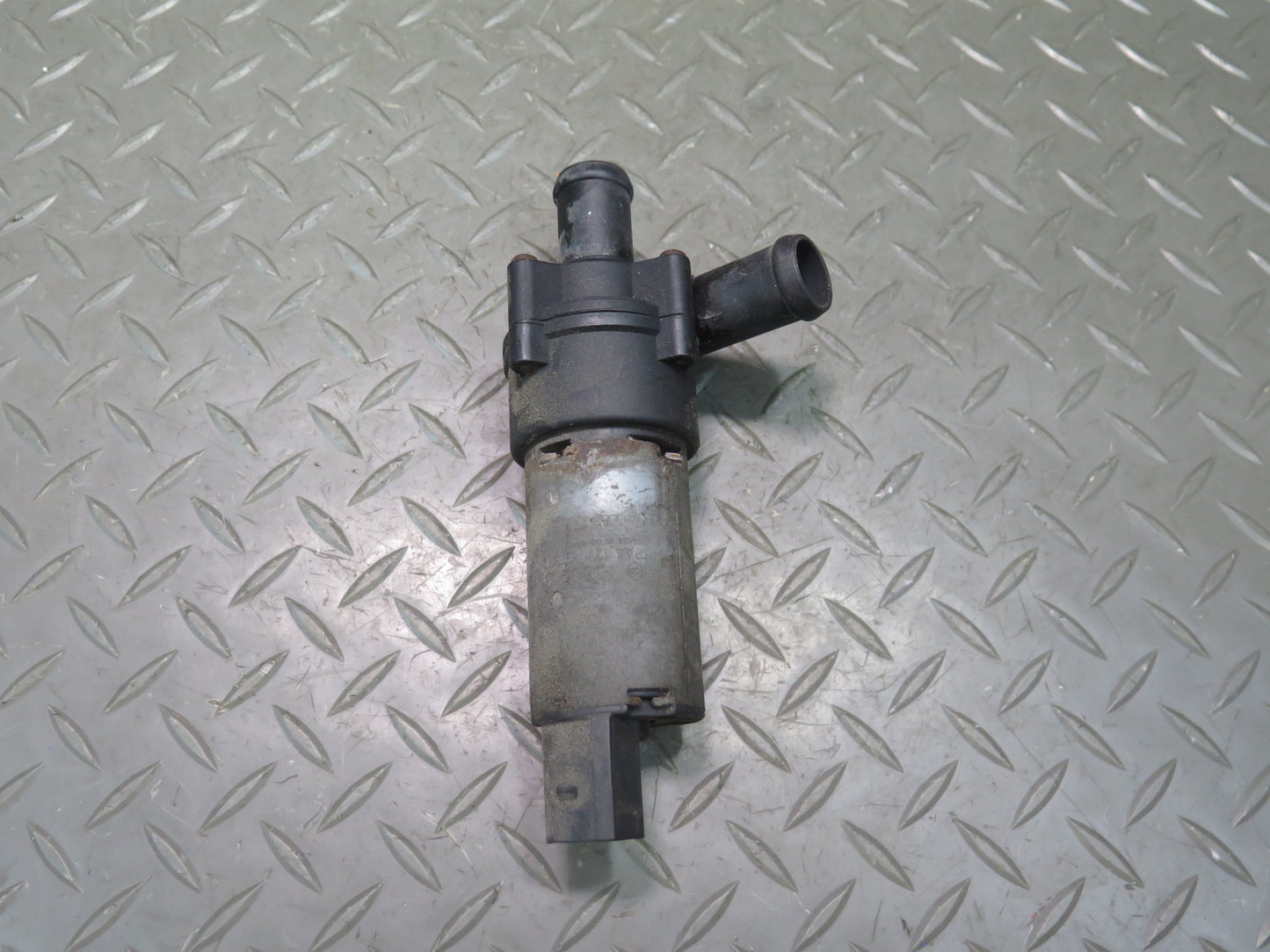 00-03 VW Eurovan T4 2.8L Engine Coolant Auxiliary AUX Water Pump OEM