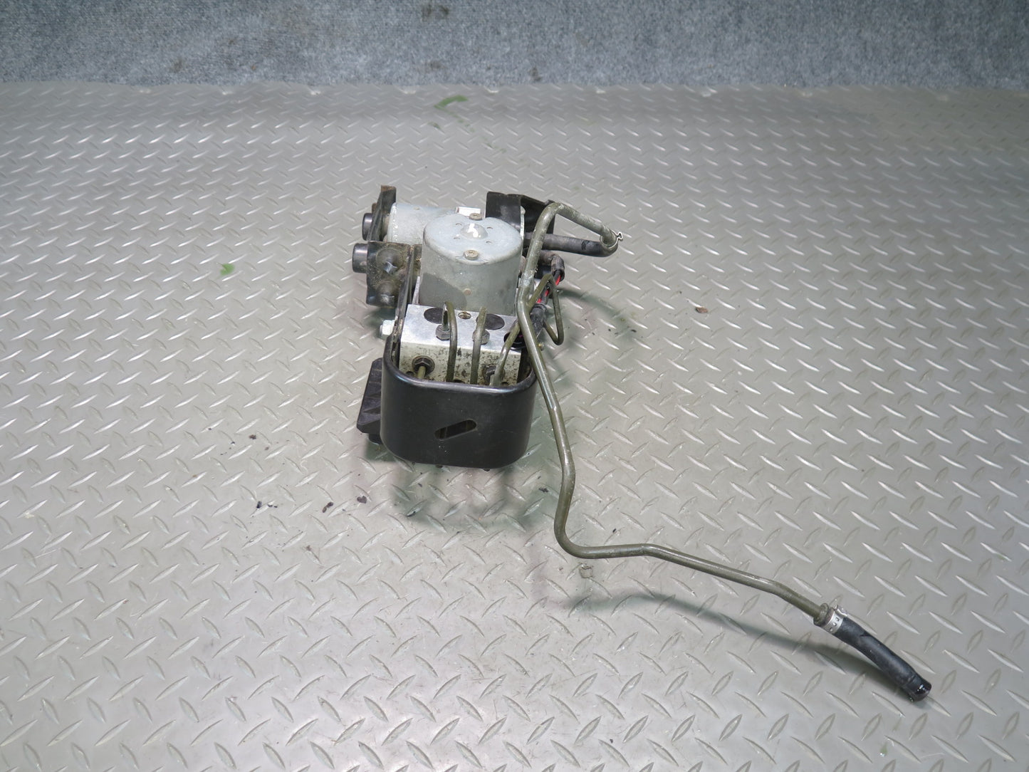 02-03 VW Eurovan T4 Anti Lock Brake ABS & ESP Pump Module w Bracket Assembly OEM